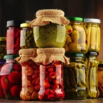 Soha többé nem rozsdásodik a befőttesüveg teteje – ez az egyszerű trükk 100%-ban védi egész télen át