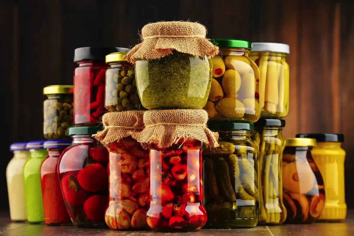 Soha többé nem rozsdásodik a befőttesüveg teteje – ez az egyszerű trükk 100%-ban védi egész télen át