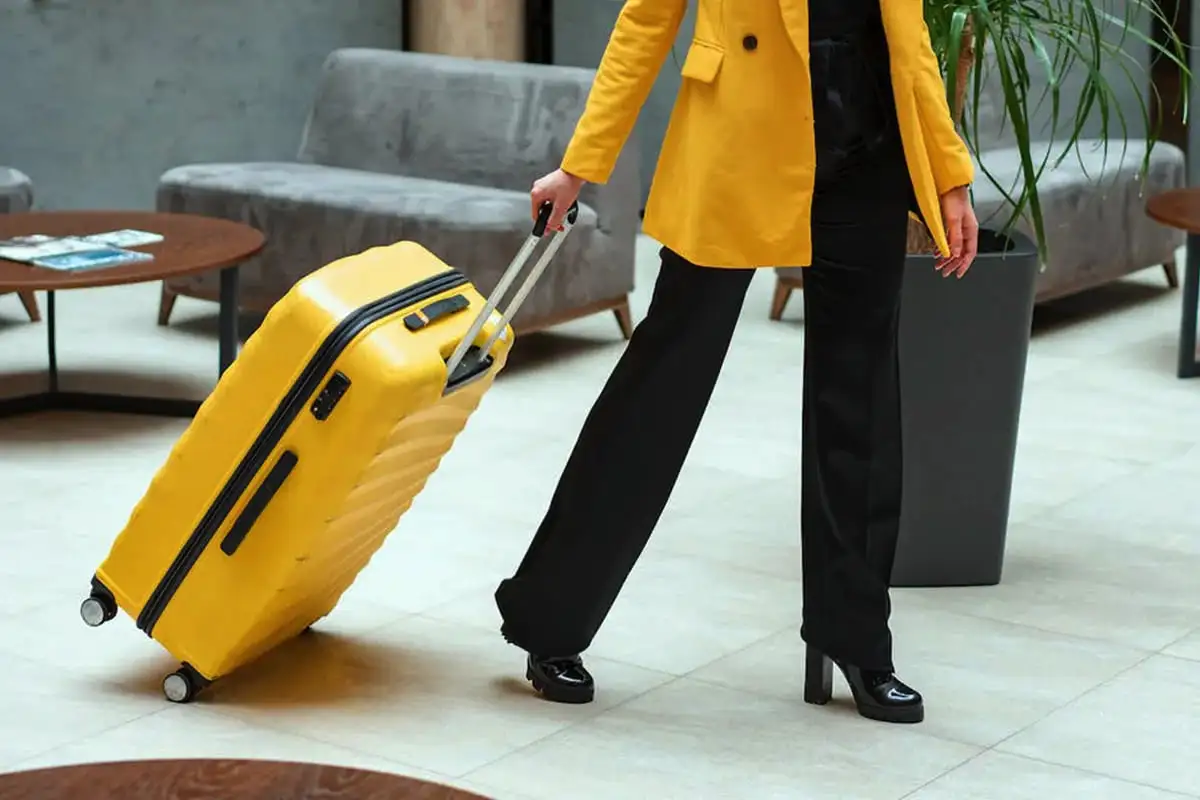 Így nem maradsz egyetlen ruhadarab nélkül, ha elveszik a bőröndöd – a profik tuti módszere