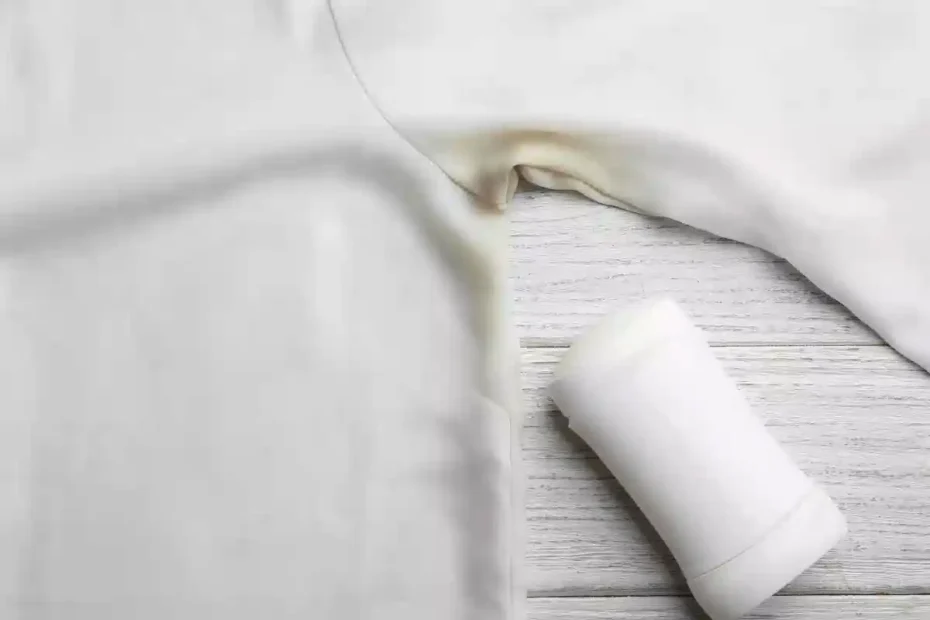 A fehér póló sárga foltja télen is rémálom: így tüntesd el 10 perc alatt, csak konyhai alapanyagokkal