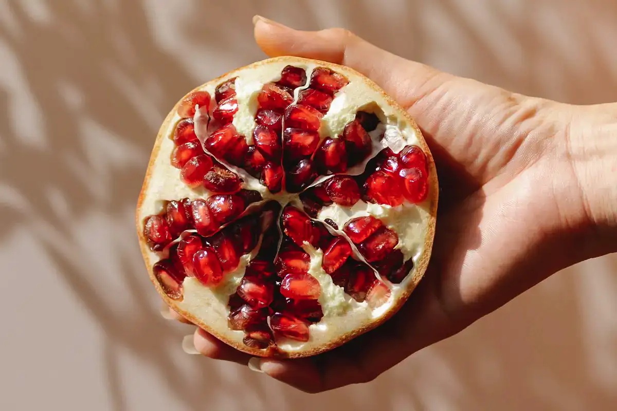 A gránátalma, amitől nem lesz vörös a fél konyha: 60 másodperces tisztítás, nulla fröcskölés