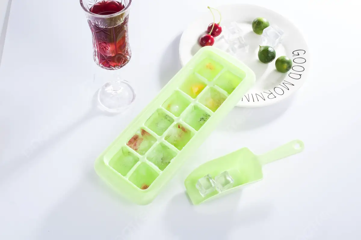 3 téli trükk, amivel a jégkockák órákig nem olvadnak el – így marad jeges a forró csokid, a teád vagy a karácsonyi puncsod az utolsó kortyig