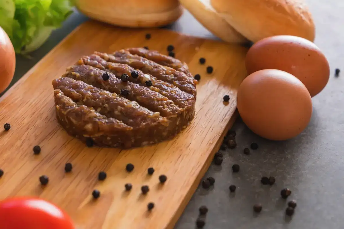 Soha ne tedd ezt a népszerű alapanyagot a fasírtba – ezért lesz kőkemény és száraz a kotlett