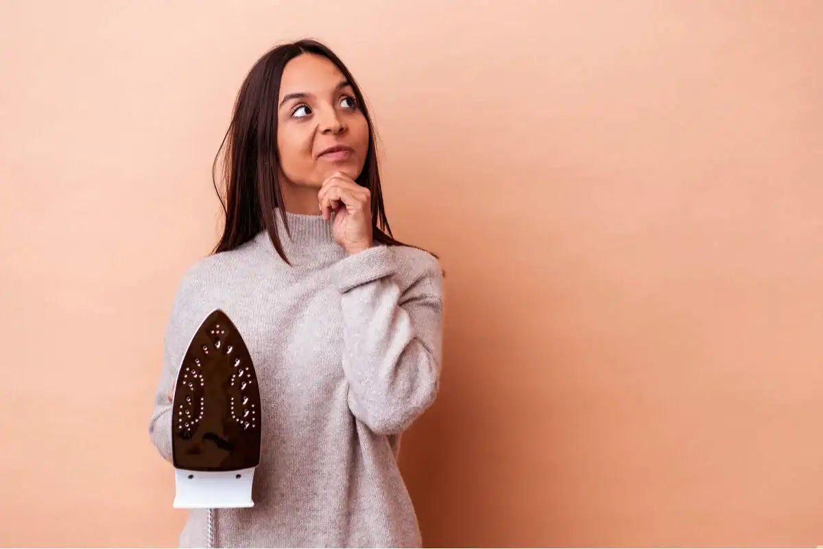 3 tanács, hogy soha többé ne felejtsd el kikapcsolni a vasalót