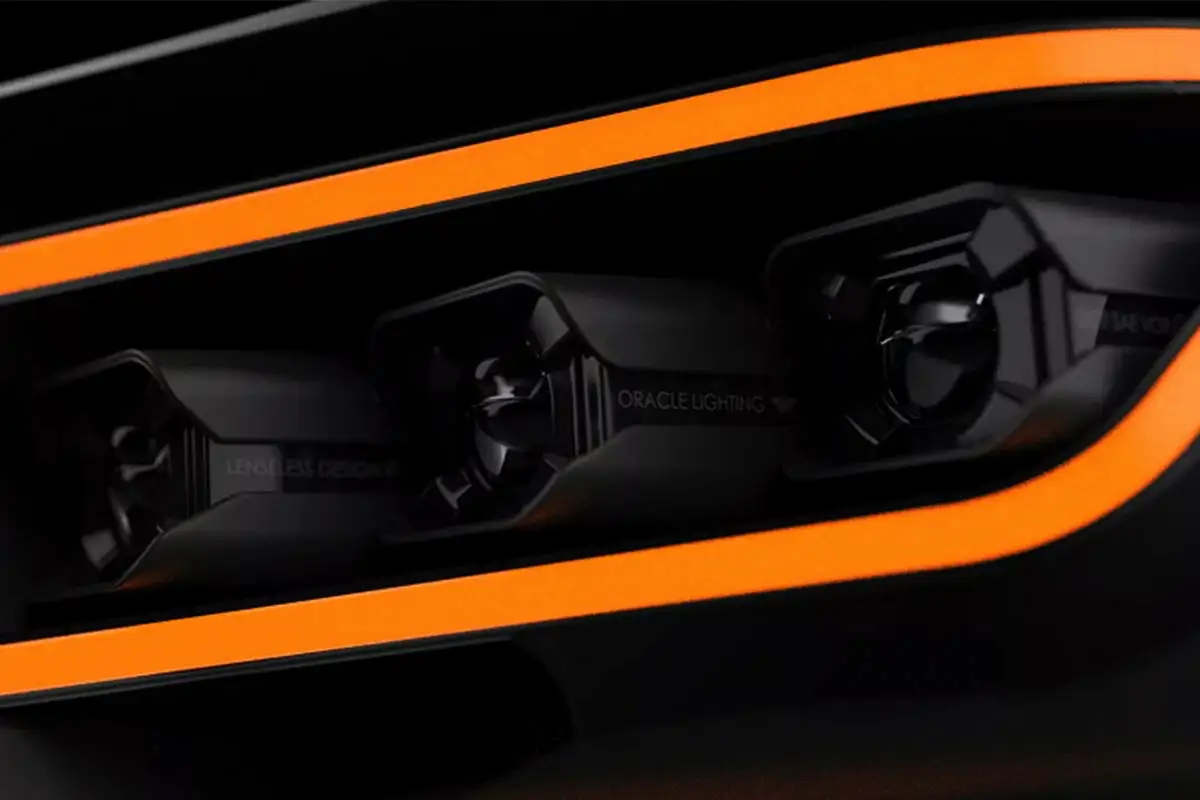 A világ első lencse nélküli LED autó fényszórói: az Oracle Lighting moduláris megoldása