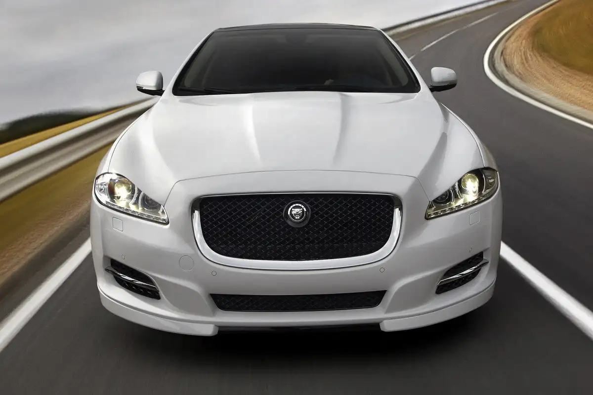 Veszélyes árnyalatok: milyen színű autók okoznak több balesetet?