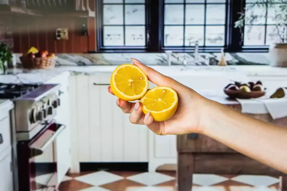 A citromok titka a hűtőben: hónapokig frissek maradnak – vízes trükk, ami megváltoztat mindent!