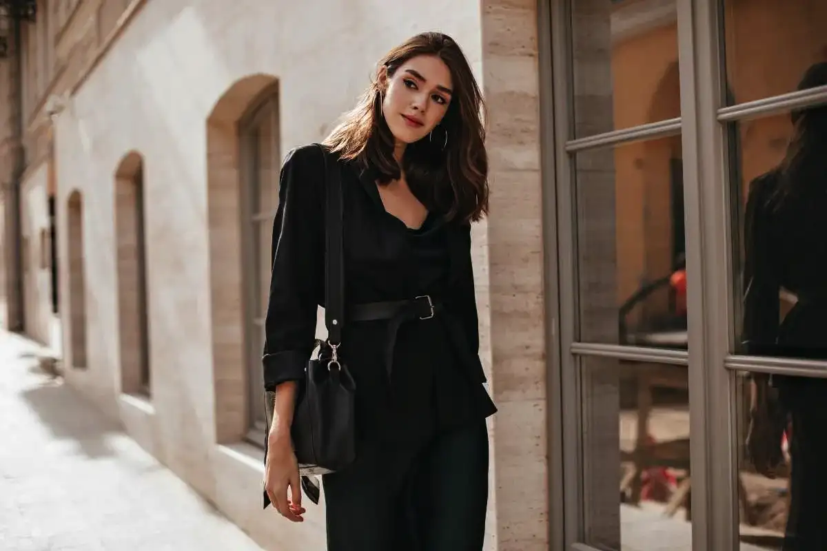 Mit árul el rólad, ha szinte csak feketét hordasz – pszichológusok szerint ennyi mindent jelent