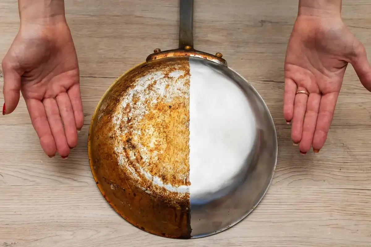 Miért kell ecetet fújni a lábos aljára? Ez az 5 perces csoda újra csillogóvá teszi a legleégett edényeidet is