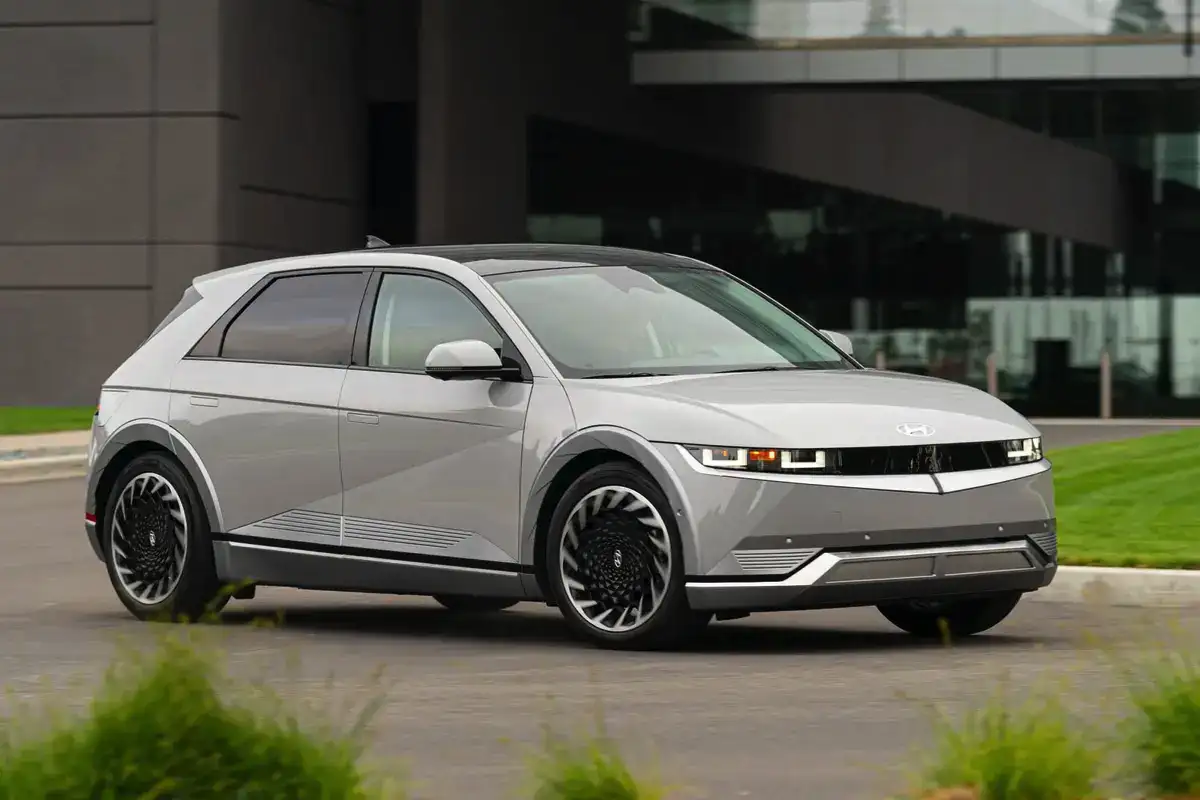 A szakértők szerint ez az 5 legjobb elektromos autó télre – Magyarországon is bírják a mínuszokat és a havat