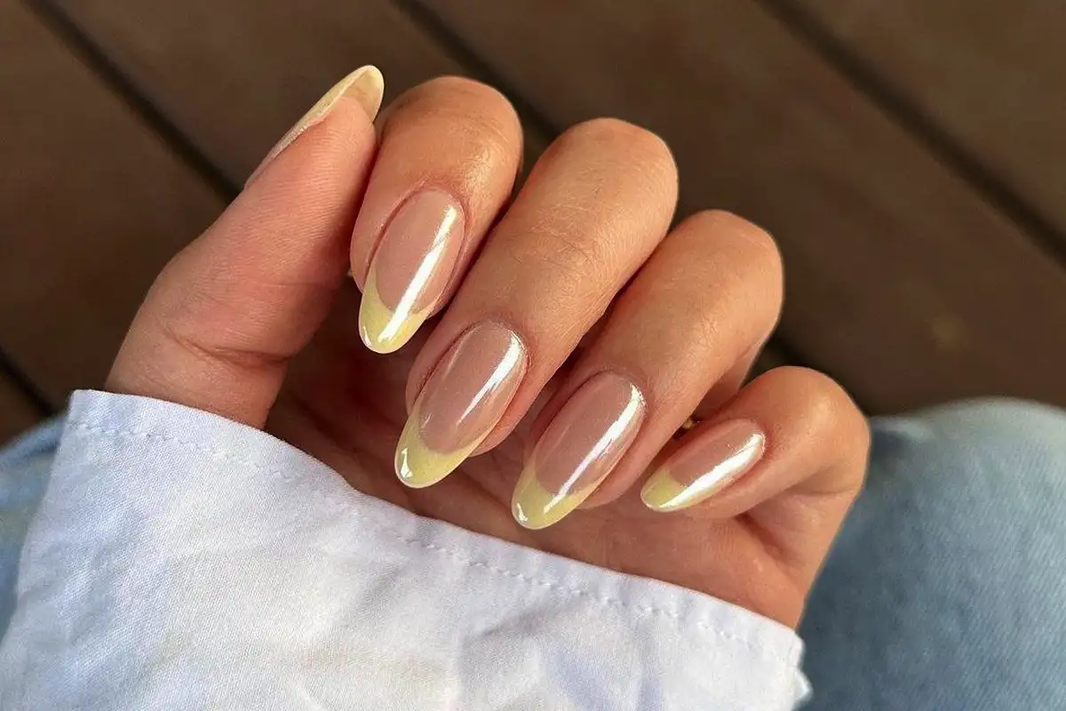 Mi az a „rejtett” francia manikűr, és hogyan készítsd el: 2025-2026 telének legfinomabb trendje