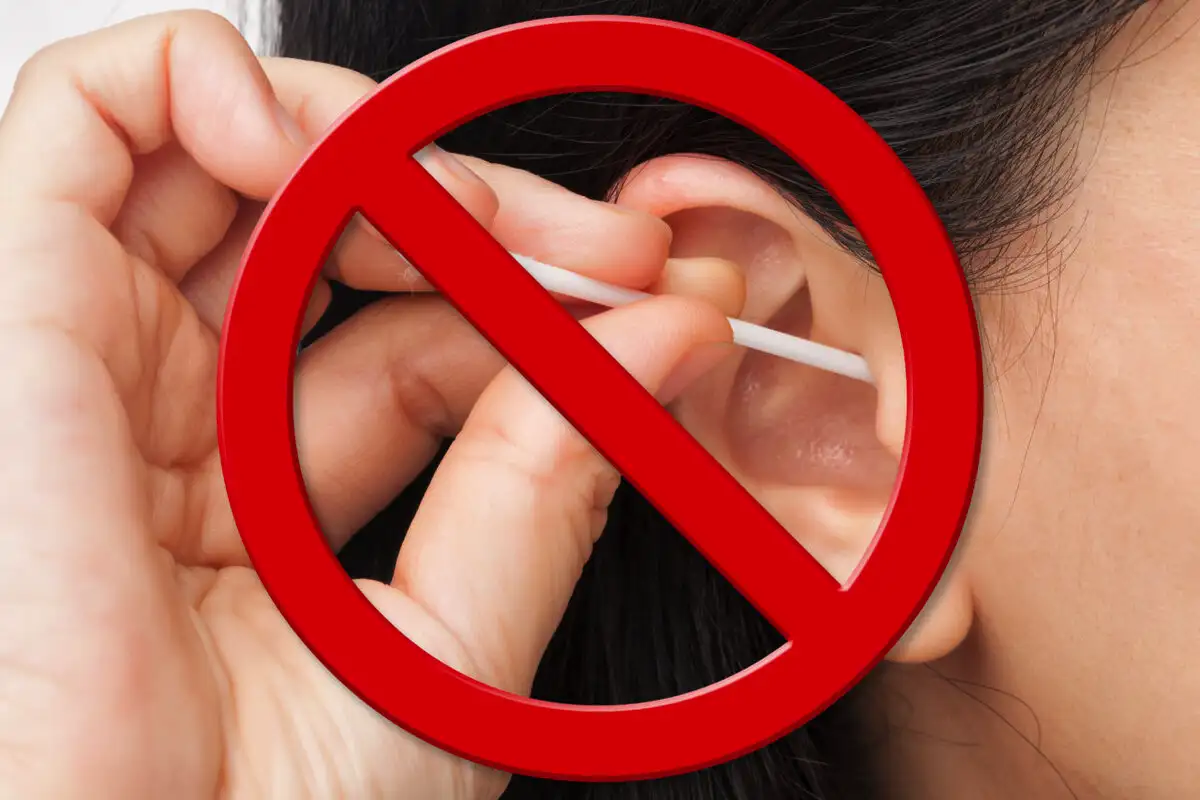 A fültisztító pálcikák veszélyei a füledre
