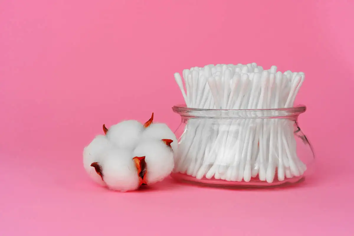 A fültisztító pálcikák veszélyei a füledre