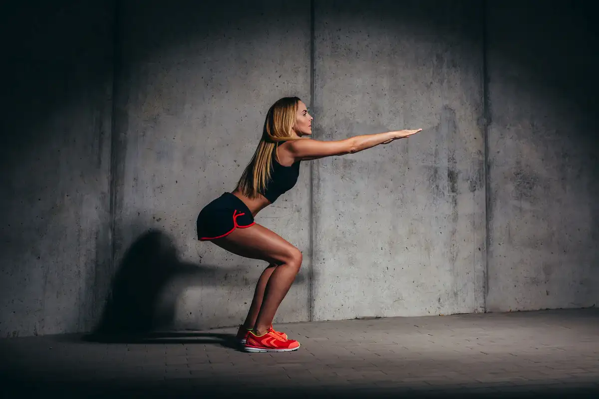 Mi történik a testeddel, ha minden nap guggolsz – 30 napos átalakulás, amitől leesik az állad