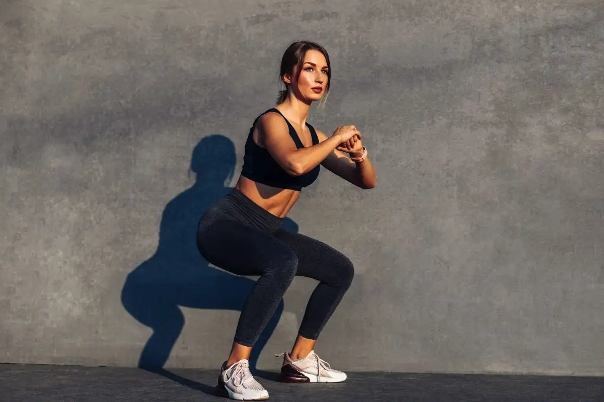 Mi történik a testeddel, ha minden nap guggolsz – 30 napos átalakulás, amitől leesik az állad