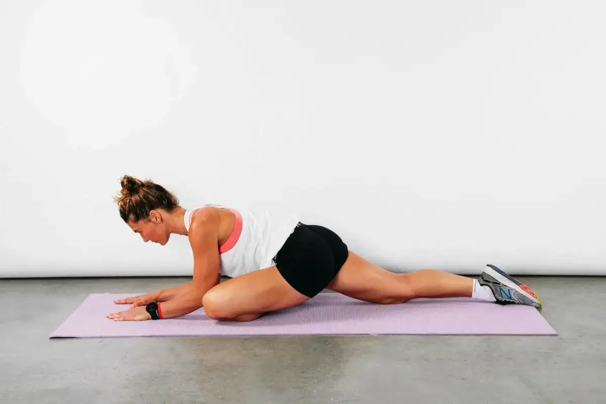 5 leghatékonyabb gyakorlat kerek, erős popsihoz – otthon vagy teremben, súly nélkül is