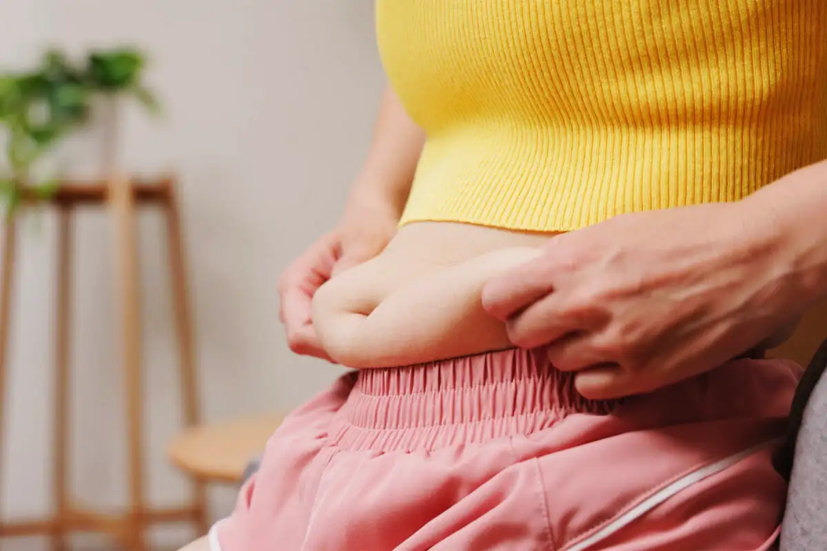 Miért olyan makacs a hasi zsír: 9 tudományos ok, amiért egyszerűen nem akar eltűnni