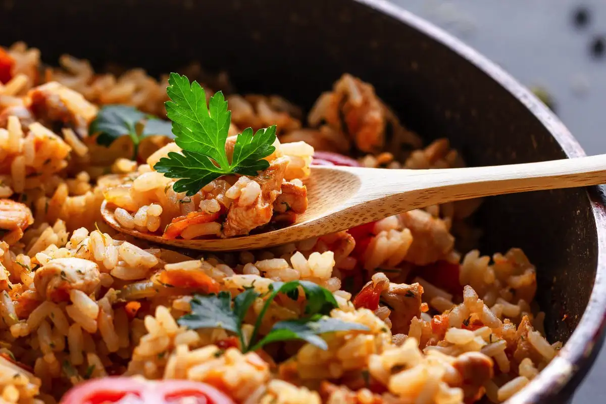 Aromatikus húsos piláf multivarkában: egyszerűen, finoman, mint egy profi!