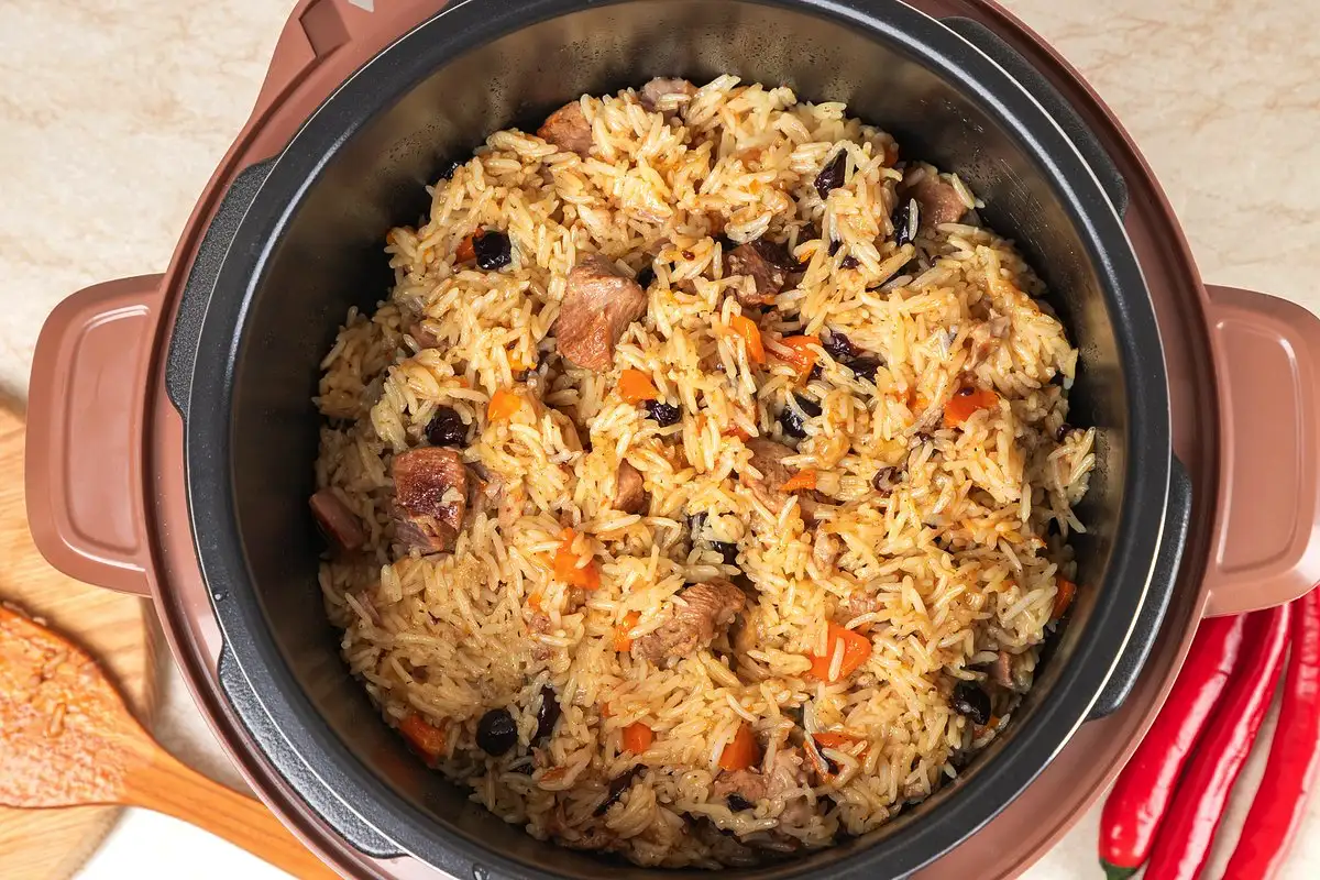 Aromatikus húsos piláf multivarkában: egyszerűen, finoman, mint egy profi!