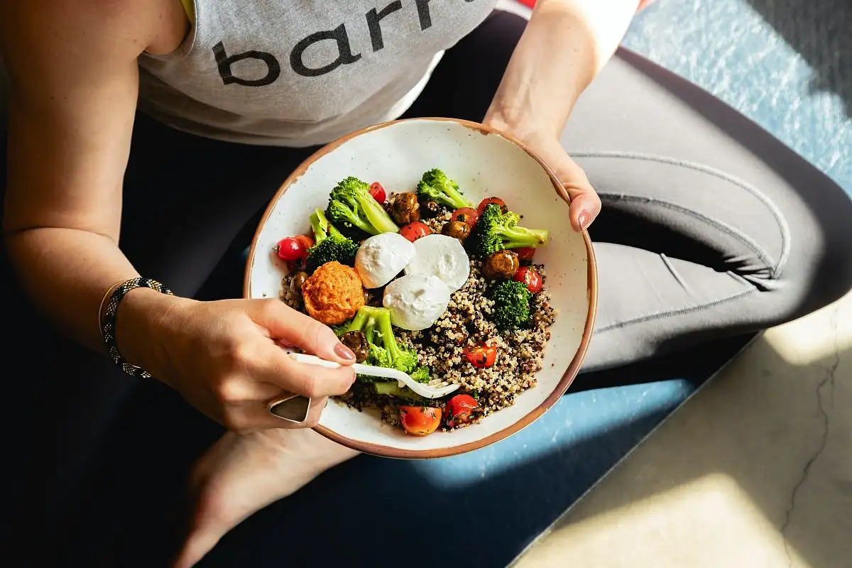 Hogyan tüntesd el a kidudorodó hasat: 5 kímélő télies módszer – lapos, erős, egészséges középpont!