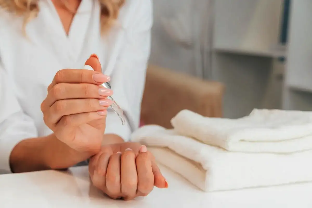 Rétegeződnek, törnek, nem nőnek: 9 módszer a körmök erőssé és fényessé tételére fájdalom nélkül