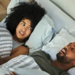 5 dolog, amitől sokkal hangosabb lesz a horkolásod – és ha elhagyod őket, akár teljesen megszűnhet