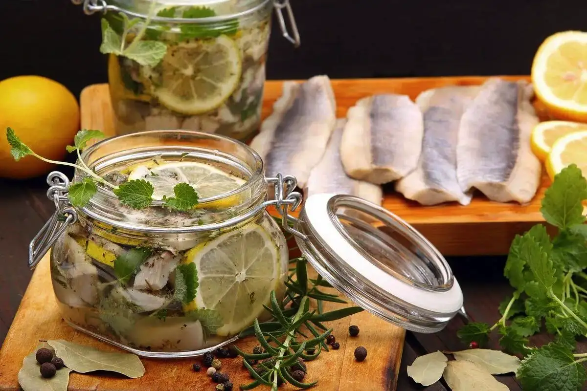 Makréla lúdban, mint lazac: ínycsiklandó marinált hal 5 perc alatt