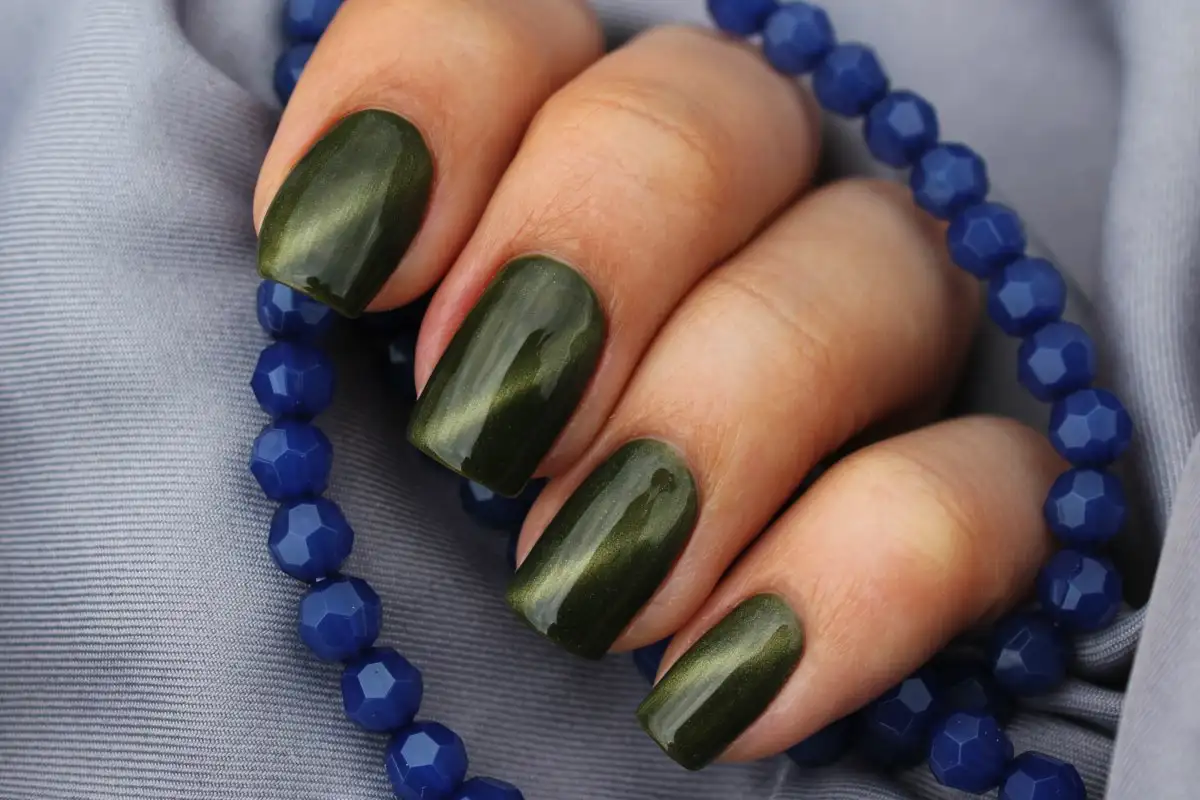 Merlot, pezsgő, fenyő: 6 téli manikűr varázs