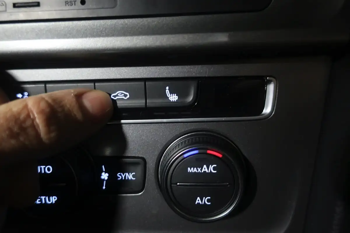 Autósok most őrülnek ezért az új trükkért: így melegíted fel a szalont kétszer gyorsabban – egyetlen kapcsolóval