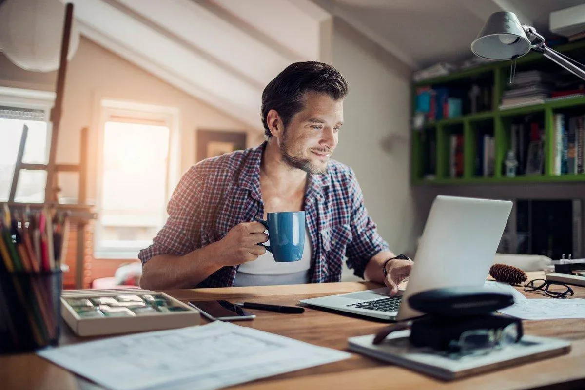 Se távoli, se hibrid: a microshifting a jövő munkahelyi trendje – miért változtat meg mindent?