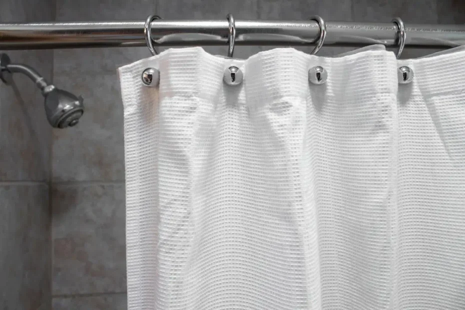 Hogyan mosd ki a zuhanyfüggönyt a penésztől: profi takarító titkai!