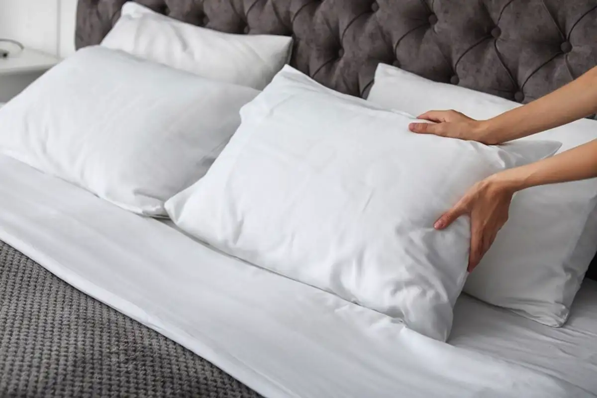 Hogyan mosd a párnákat, és hogyan tüntesd el a sárga foltokat?