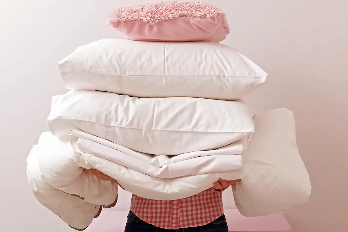 Hogyan mosd a párnákat, és hogyan tüntesd el a sárga foltokat?