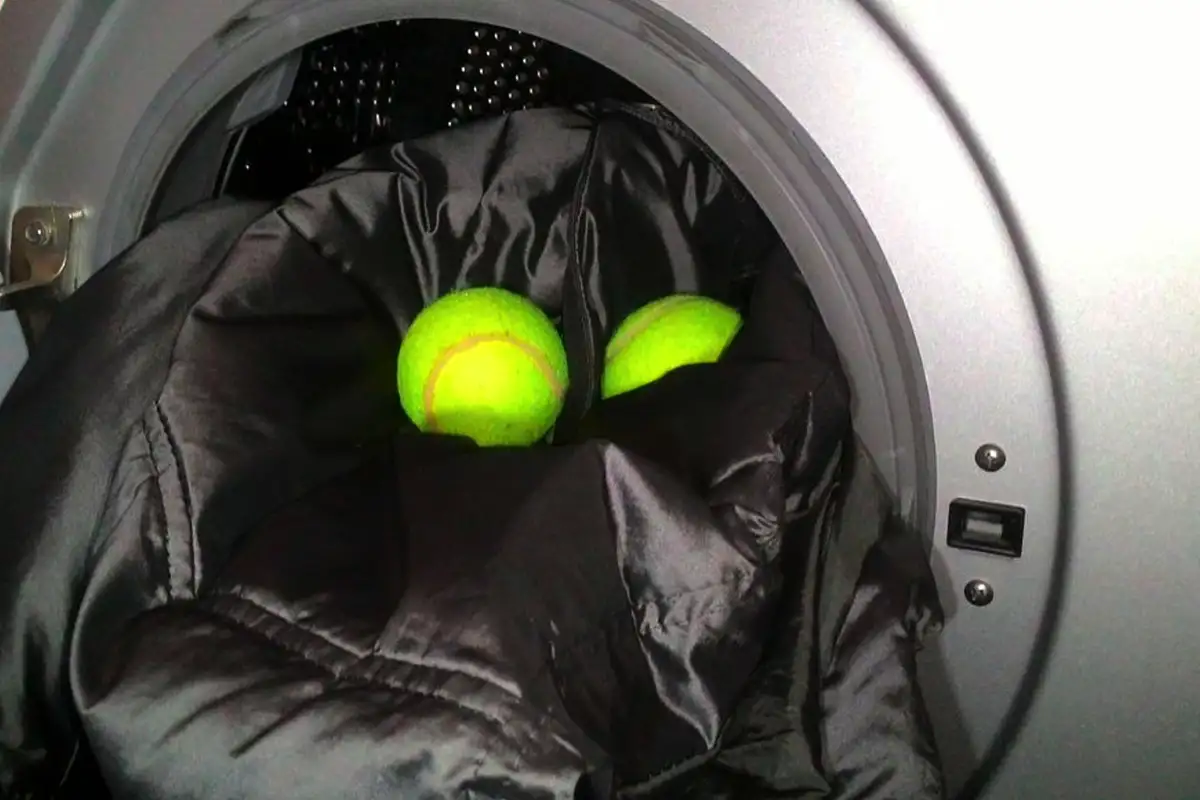 Pehelykabát mosása otthon: így lesz újra tökéletes, bolyhos és tiszta