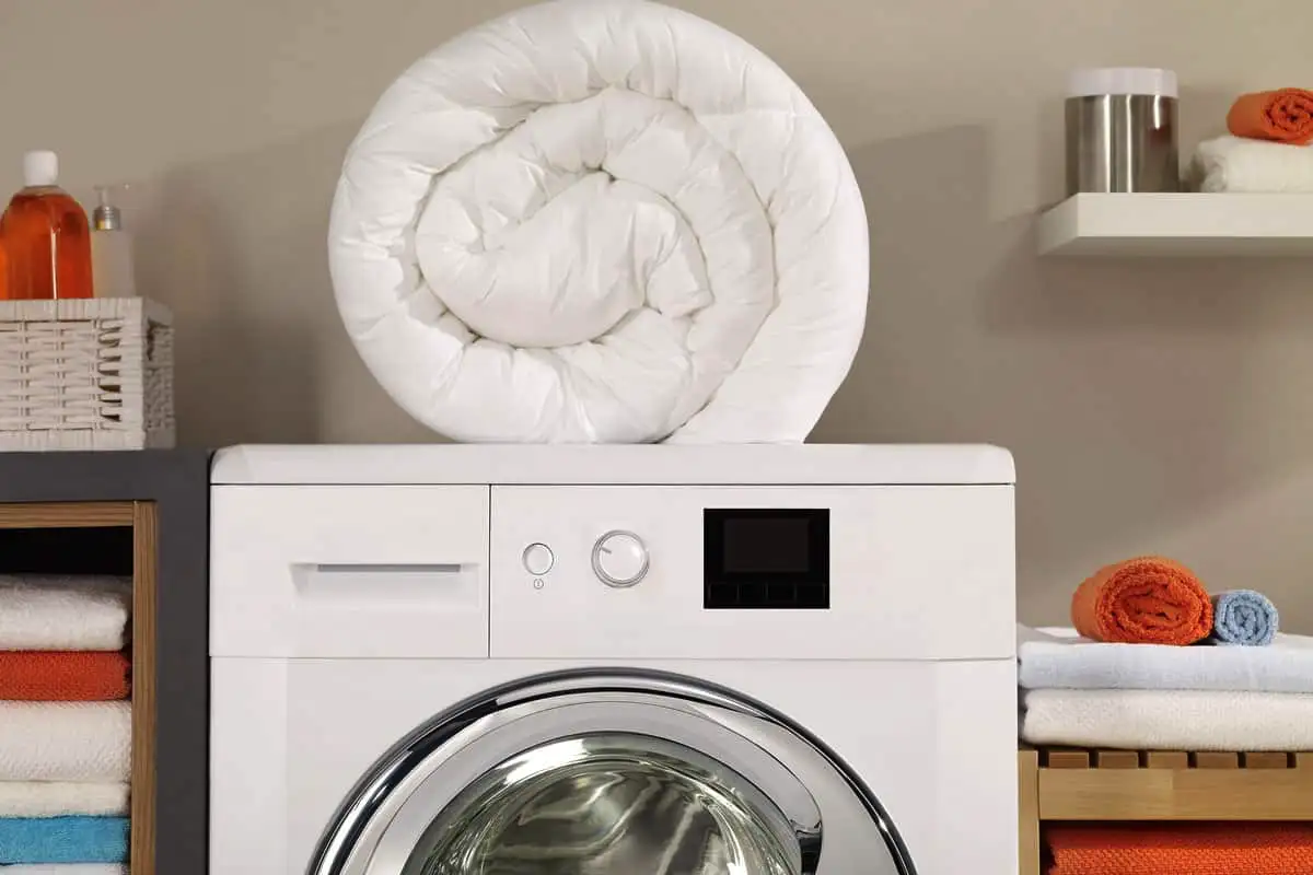 Pehelypaplan otthoni mosása – így lesz újra hófehér és szagtalan, akár egy új