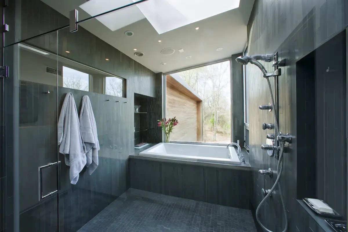 Egyszerű módszer a penész elkerülésére a fürdőben – próbáld ki ma este, és búcsúzz a dohos foltoktól!