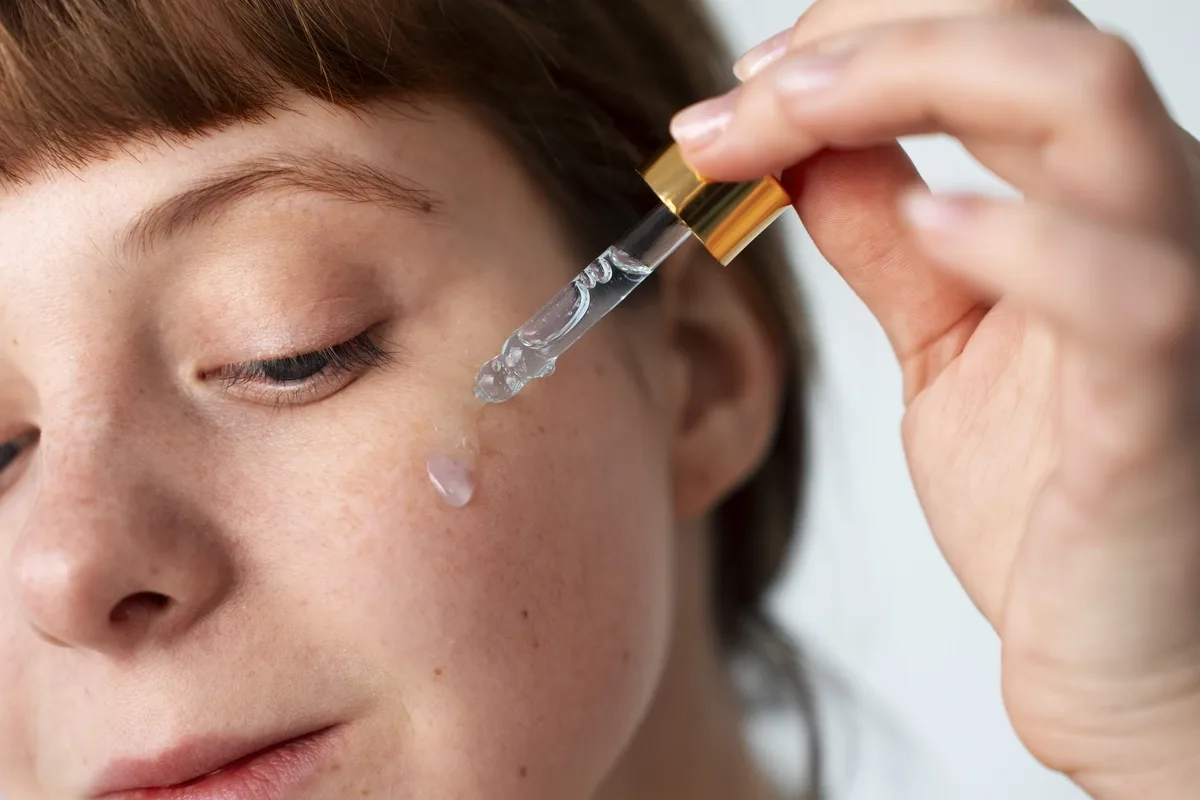 12 hiba, amitől a retinol kínszenvedés lesz – és hogyan kerüld el őket, hogy sima, ragyogó bőröd legyen