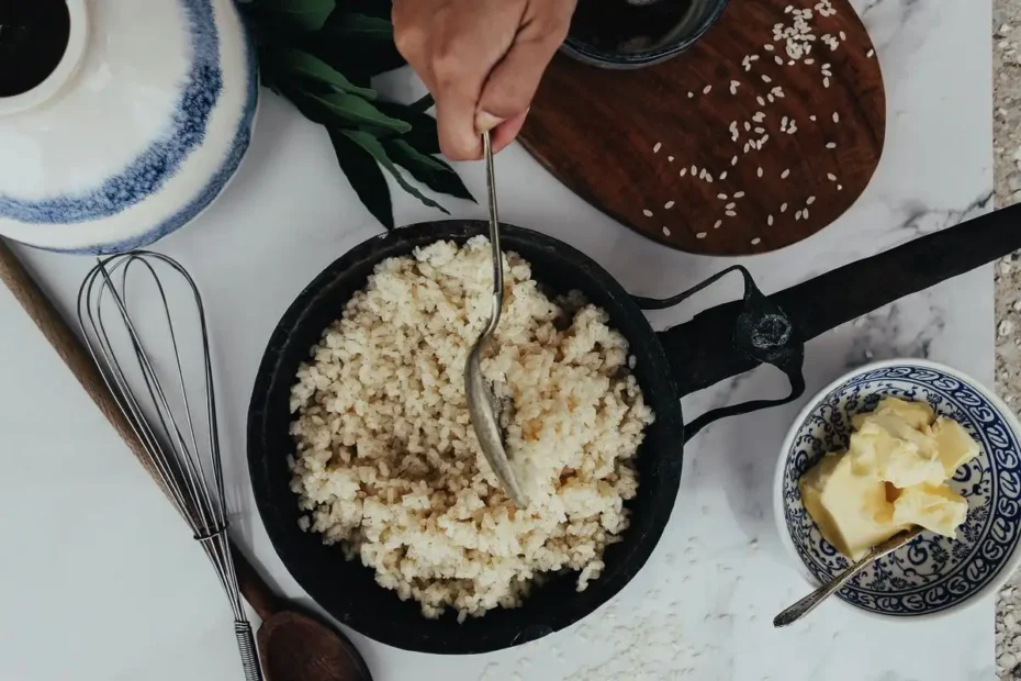 Hogyan melegítsd fel a rizst úgy, hogy ne legyen száraz és kemény – 3 tuti módszer, ami mindig működik