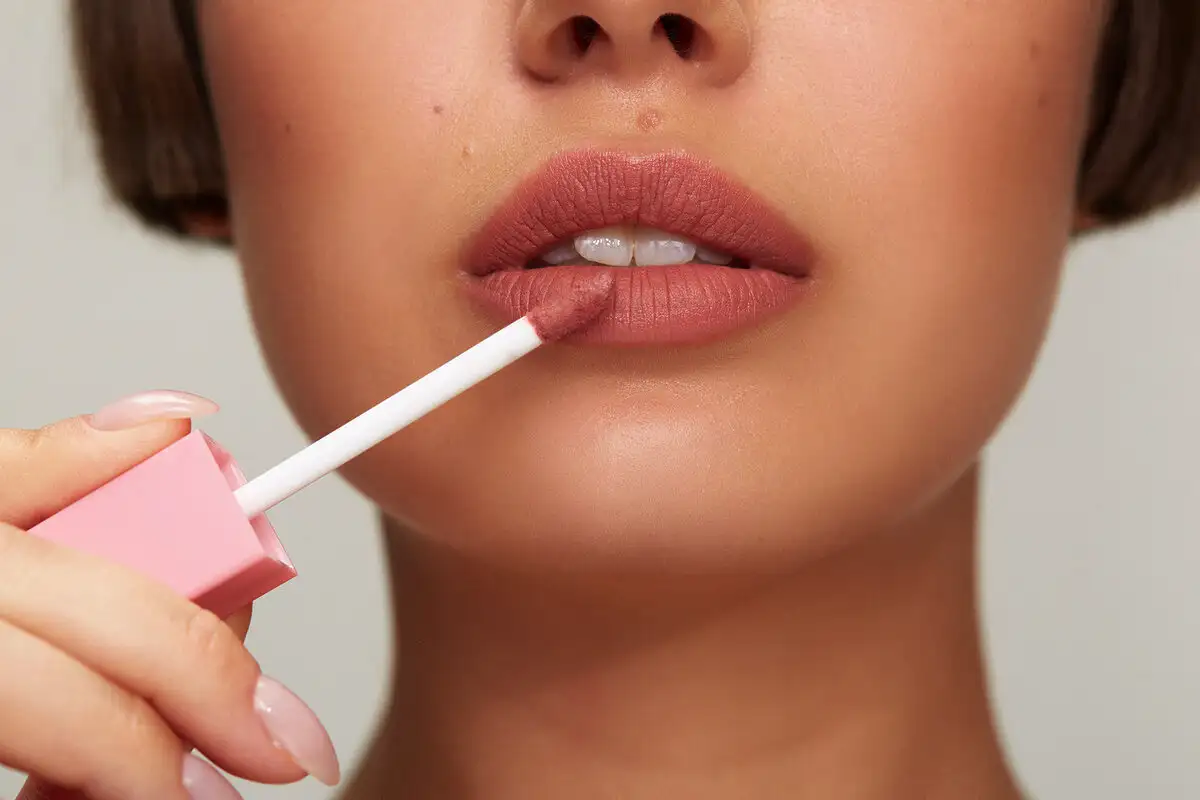 4 rúzsárnyalat, ami fiatalít és eltünteti a fáradtságot az arcról