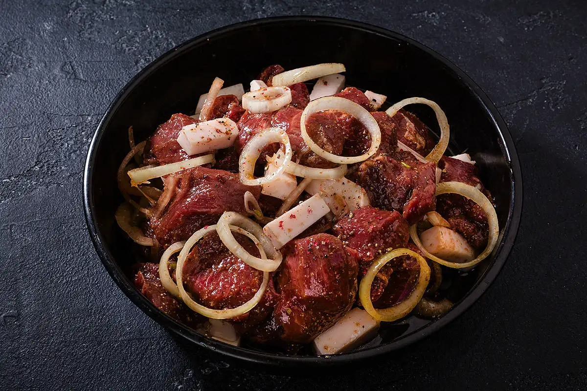 5 titok a szaftos és finom saslikhoz – bónusz: 4 marinád recept különböző húsokhoz!