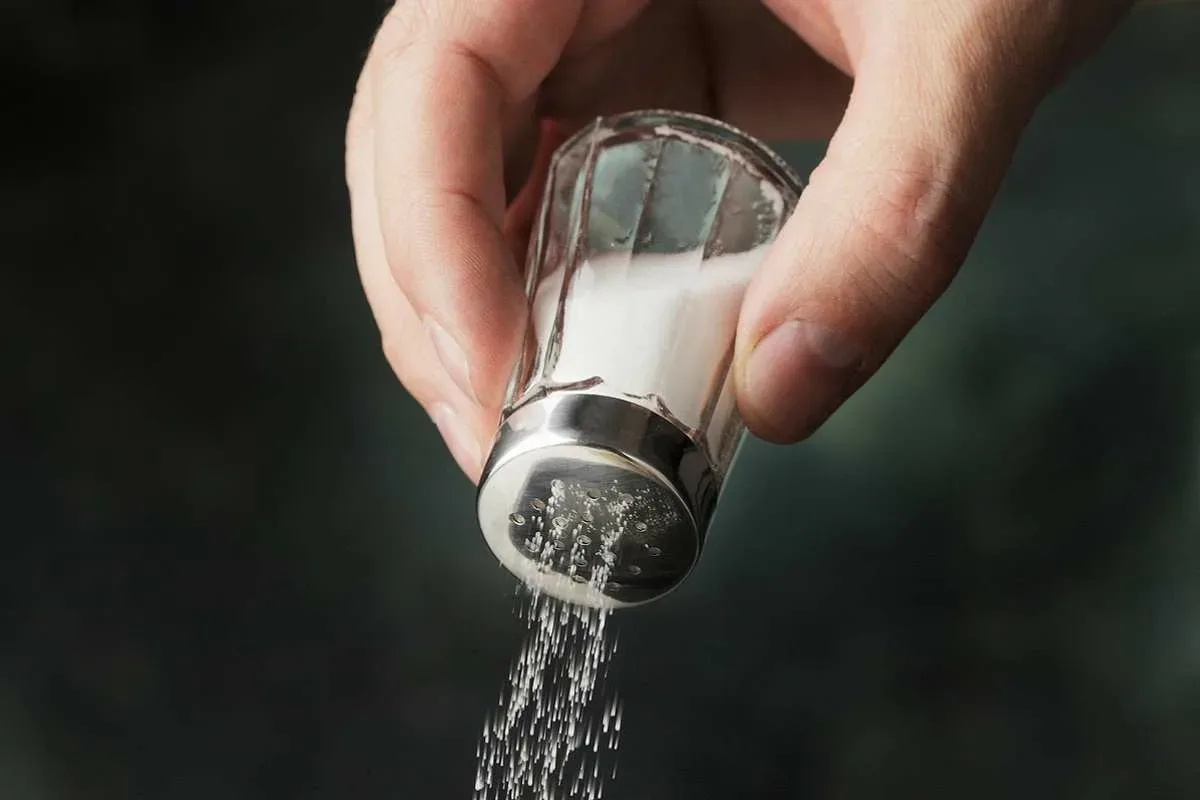 A kuka szagának örök vége: egy marék sóval, és soha többé nem büdösödik a szemetes