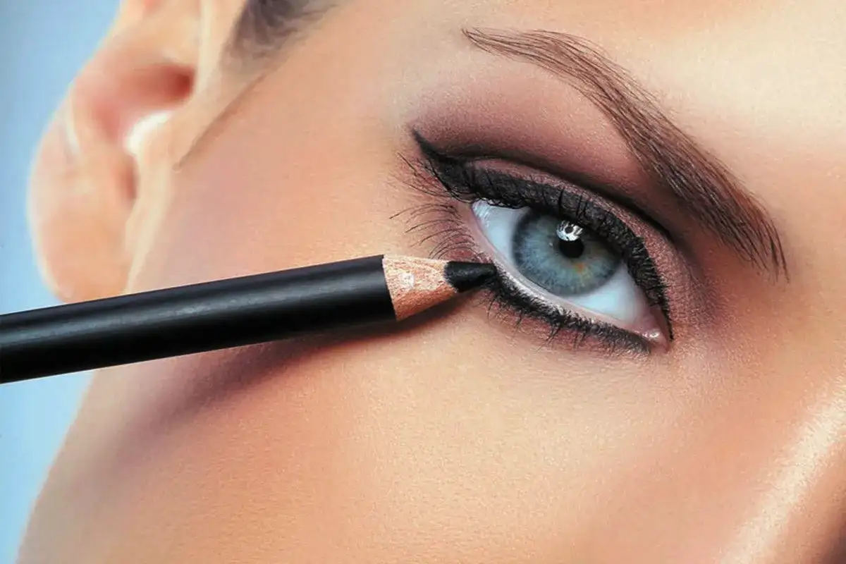 Fekete vagy barna: hogyan válassz tökéletes szemceruzát – lágy vagy drámai hatás!