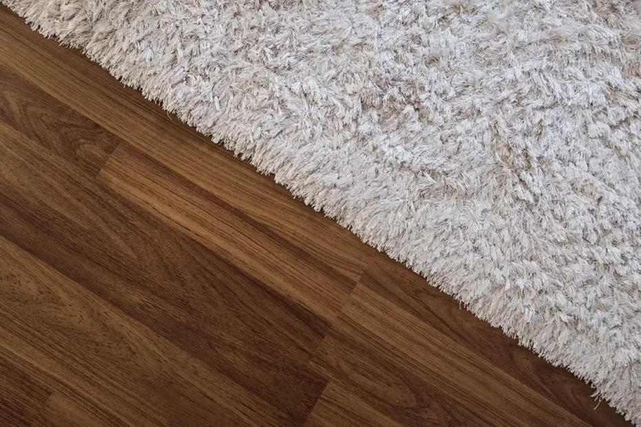 Szőnyeg vagy parketta? Melyik padlóburkolat a gyakorlatiabb – előnyök és hátrányok