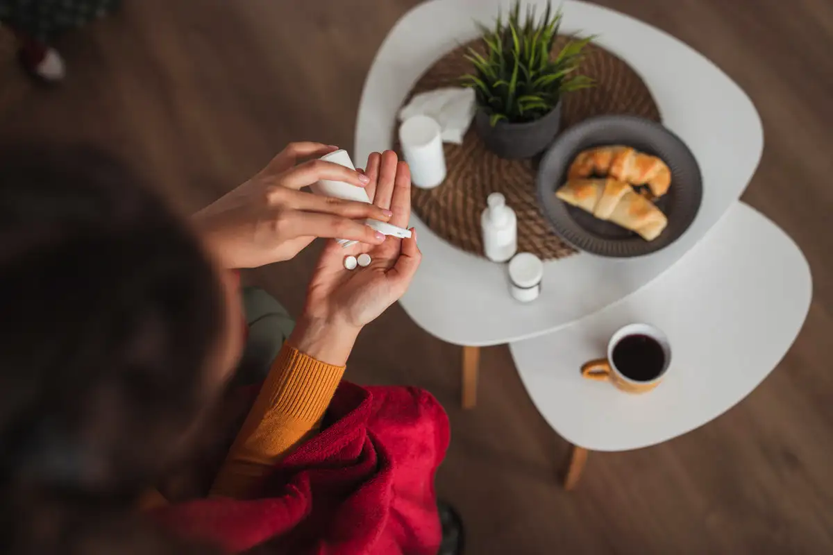 Mely tablettákkal ne igyál kávét: veszélyes párosítások, amiket kerüld!