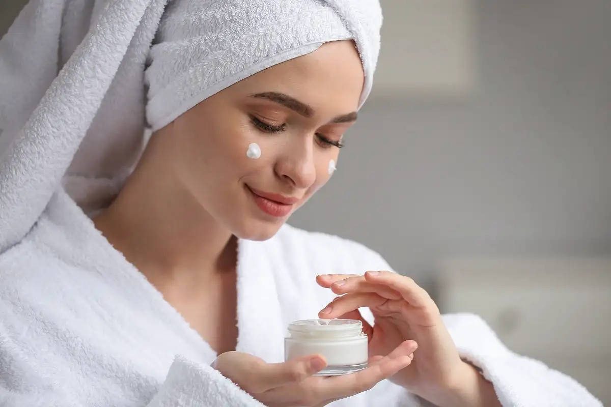 Miért szárad ki és romlik a bőröd télen – és hogyan hozhatod vissza ragyogását mindössze két termékkel