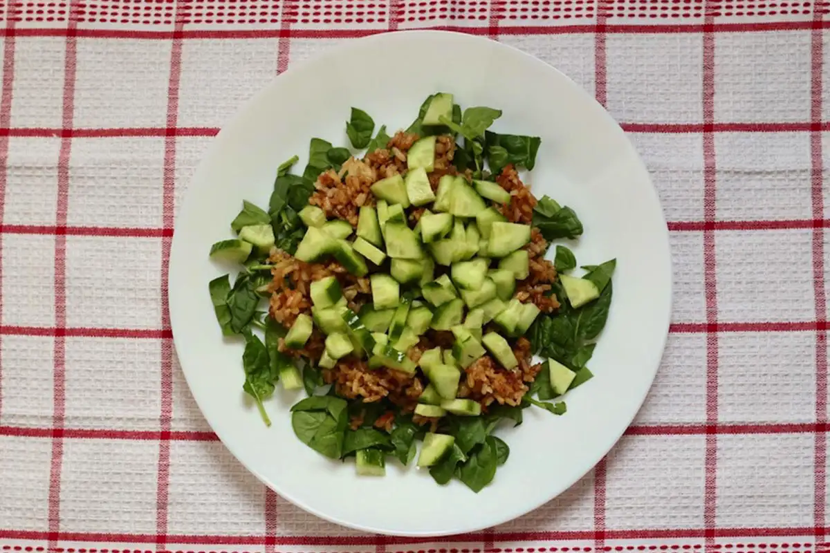 Hogyan készíts ropogós rizses tonhalsalátát