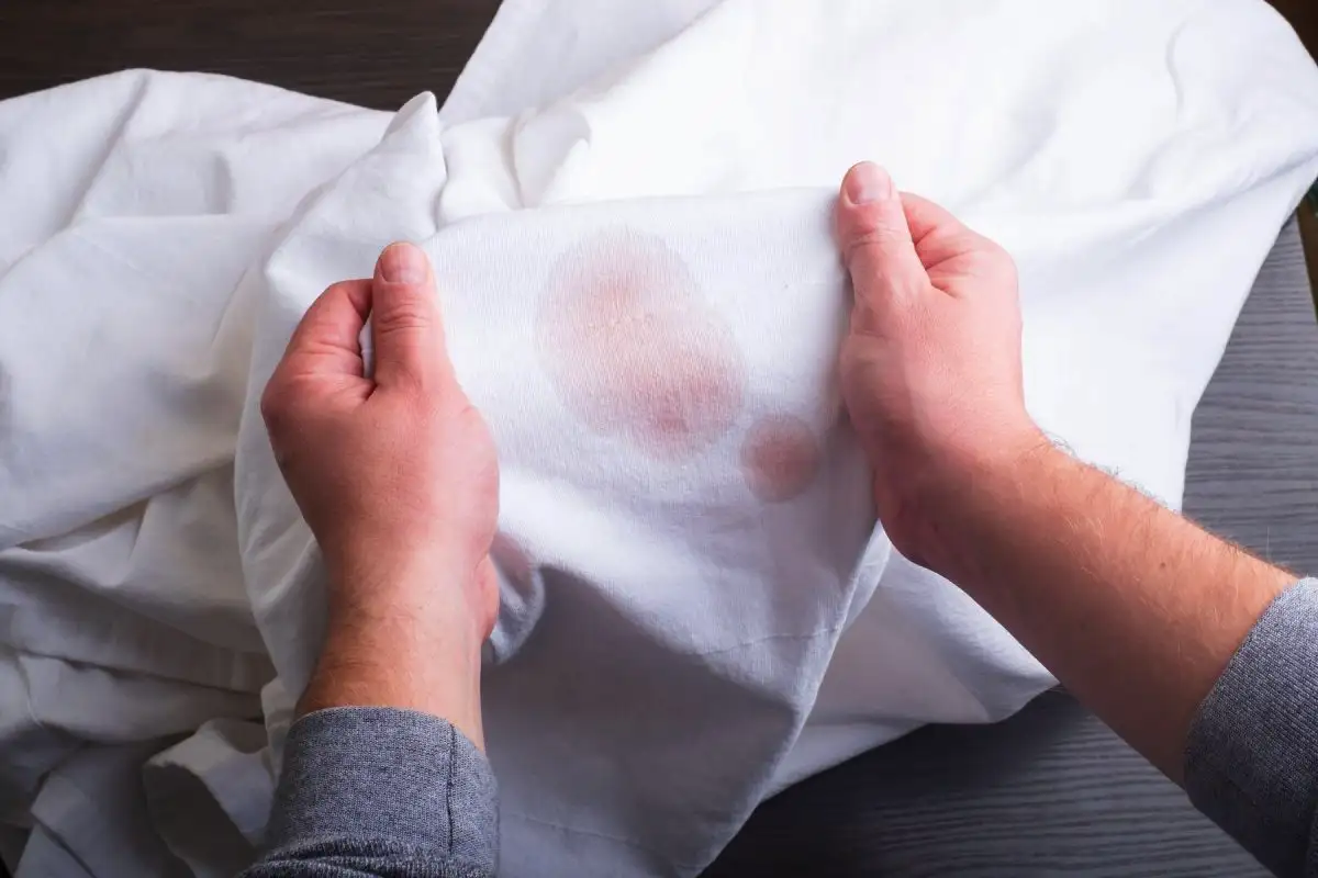 Hogyan távolítsd el a vörösbor foltokat 10 perc alatt? Drága eszközök nélkül – otthoni mentőöv!