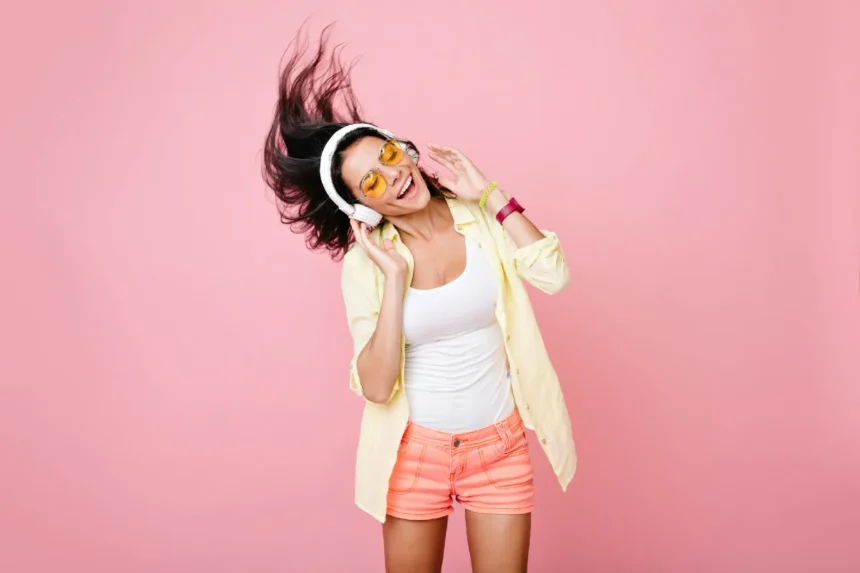 Miért kezdünk el önkéntelenül dobolni a lábunkkal, ha szól a zene – a tudomány magyarázata, amitől leesik az állad