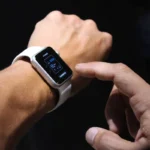 Az Apple Watch titkos „tenyeres” trükkje – miért csapkodják a tulajdonosok az órájukat (és miért leszel te is azonnal függő)