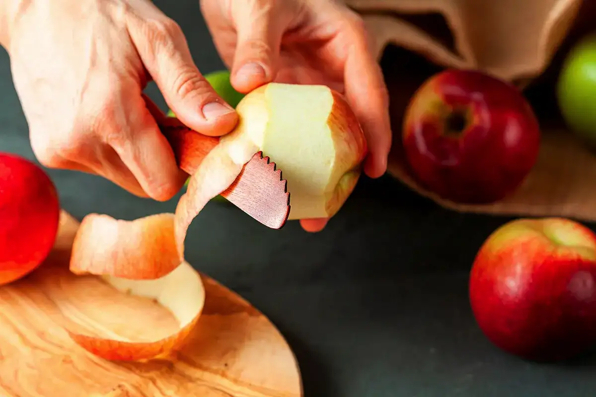 Az almahéj téli varázslata – amikor a konyhai „hulladék” életet lehel a szobanövényekbe és a téli kertbe